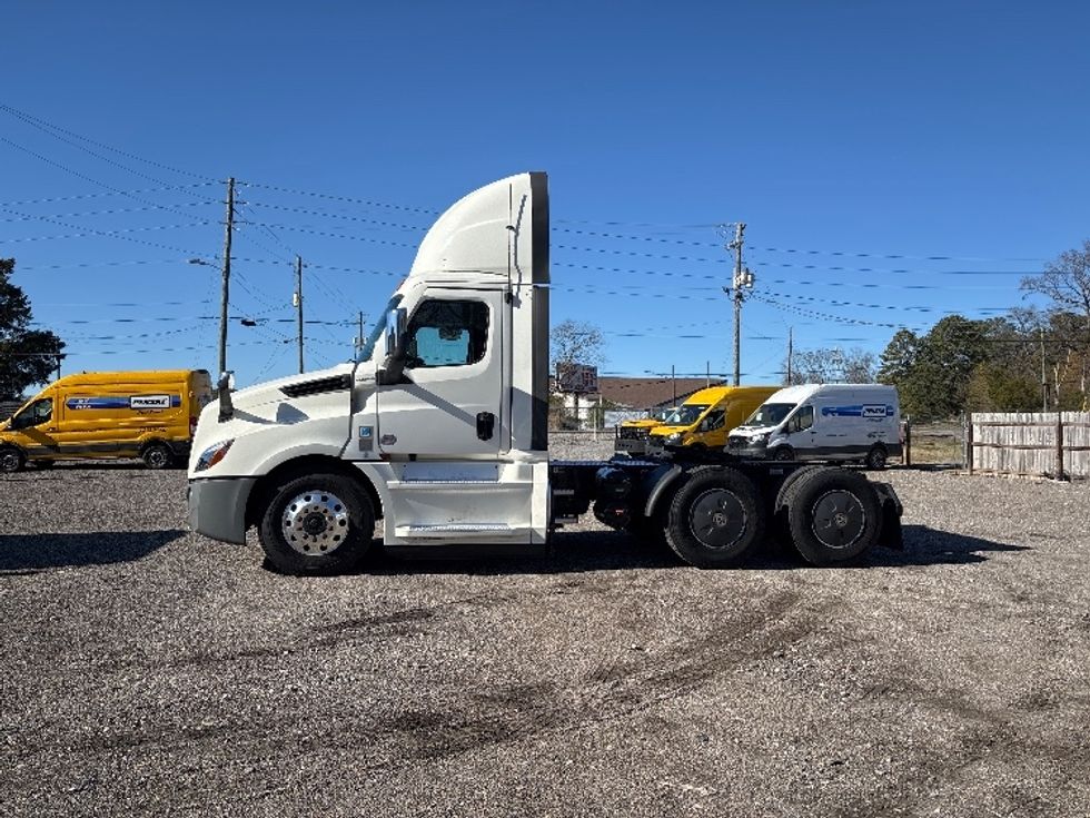 Day Cab Tractor-Heavy Duty Tractors-Freightliner-2020-T12664ST-Birmingham-AL-533,635\n\t\tmiles-$ 42,500 - Image 4