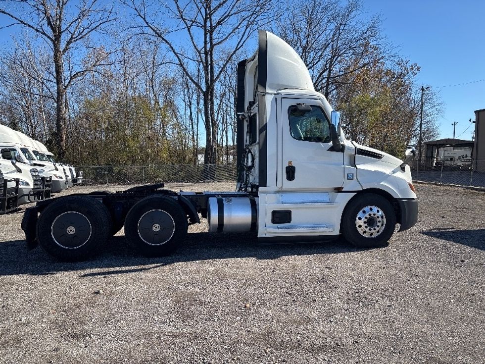 Day Cab Tractor-Heavy Duty Tractors-Freightliner-2020-T12664ST-Birmingham-AL-533,635\n\t\tmiles-$ 42,500 - Image 8
