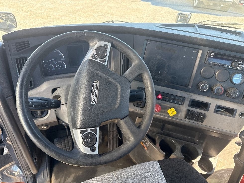 Day Cab Tractor-Heavy Duty Tractors-Freightliner-2020-T12664ST-Birmingham-AL-545,002\n\t\tmiles-$ 37,500 - Image 11
