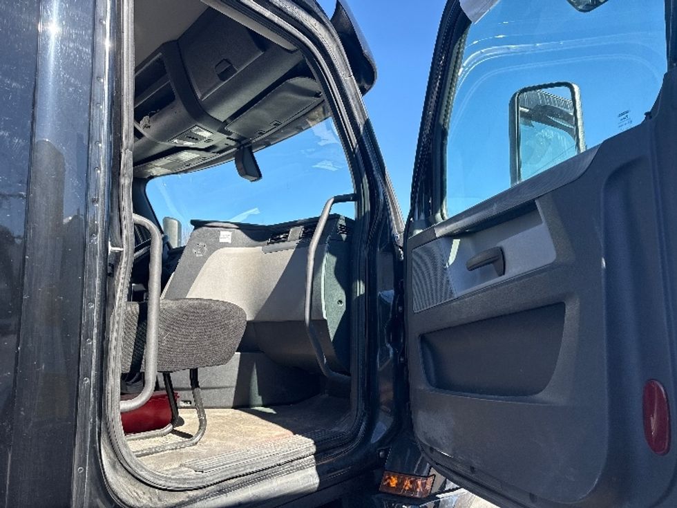 Day Cab Tractor-Heavy Duty Tractors-Freightliner-2020-T12664ST-Birmingham-AL-545,002\n\t\tmiles-$ 37,500 - Image 12