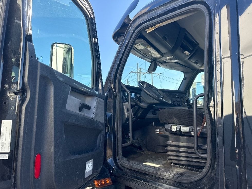 Day Cab Tractor-Heavy Duty Tractors-Freightliner-2020-T12664ST-Birmingham-AL-545,002\n\t\tmiles-$ 37,500 - Image 9