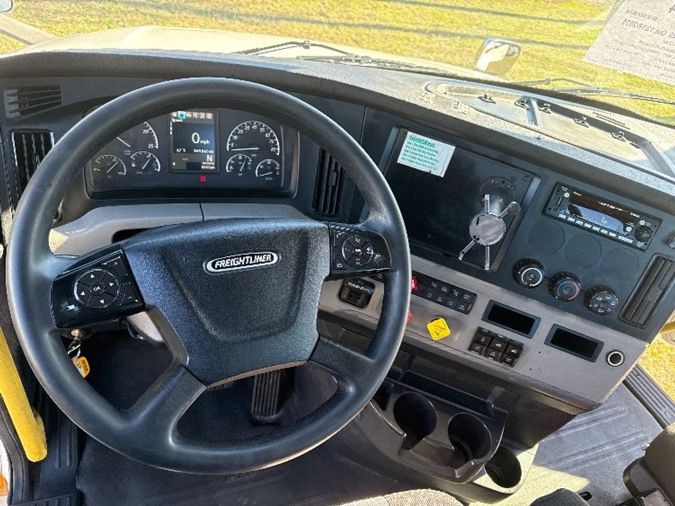Day Cab Tractor-Heavy Duty Tractors-Freightliner-2020-T12664ST-Birmingham-AL-549,864\n\t\tmiles-$ 41,750 - Image 11