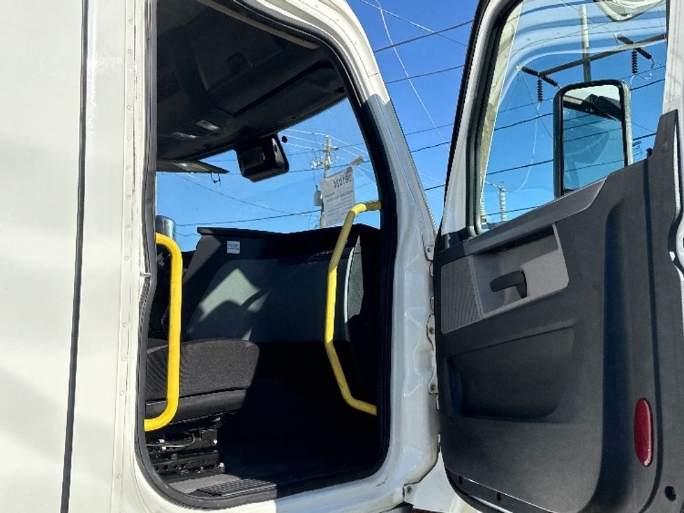 Day Cab Tractor-Heavy Duty Tractors-Freightliner-2020-T12664ST-Birmingham-AL-549,864\n\t\tmiles-$ 41,750 - Image 12