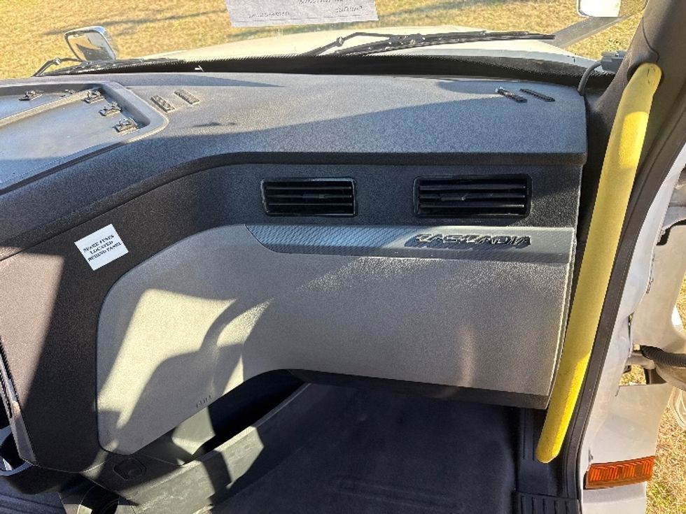 Day Cab Tractor-Heavy Duty Tractors-Freightliner-2020-T12664ST-Birmingham-AL-549,864\n\t\tmiles-$ 41,750 - Image 13