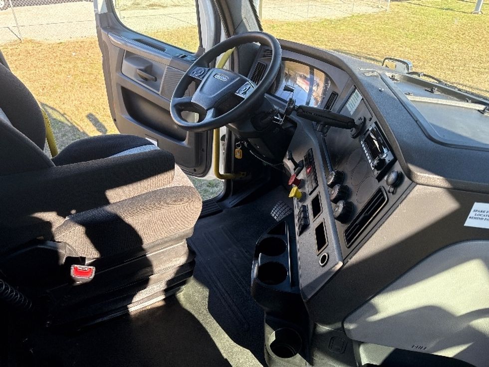 Day Cab Tractor-Heavy Duty Tractors-Freightliner-2020-T12664ST-Birmingham-AL-549,864\n\t\tmiles-$ 41,750 - Image 14