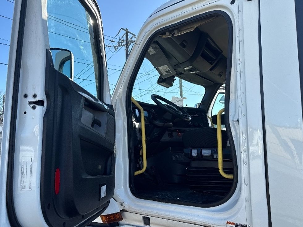 Day Cab Tractor-Heavy Duty Tractors-Freightliner-2020-T12664ST-Birmingham-AL-549,864\n\t\tmiles-$ 41,750 - Image 9