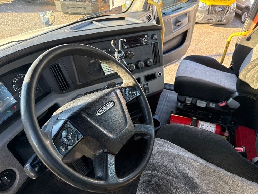 Day Cab Tractor-Heavy Duty Tractors-Freightliner-2020-T12664ST-Birmingham-AL-569,242\n\t\tmiles-$ 39,500 - Image 10