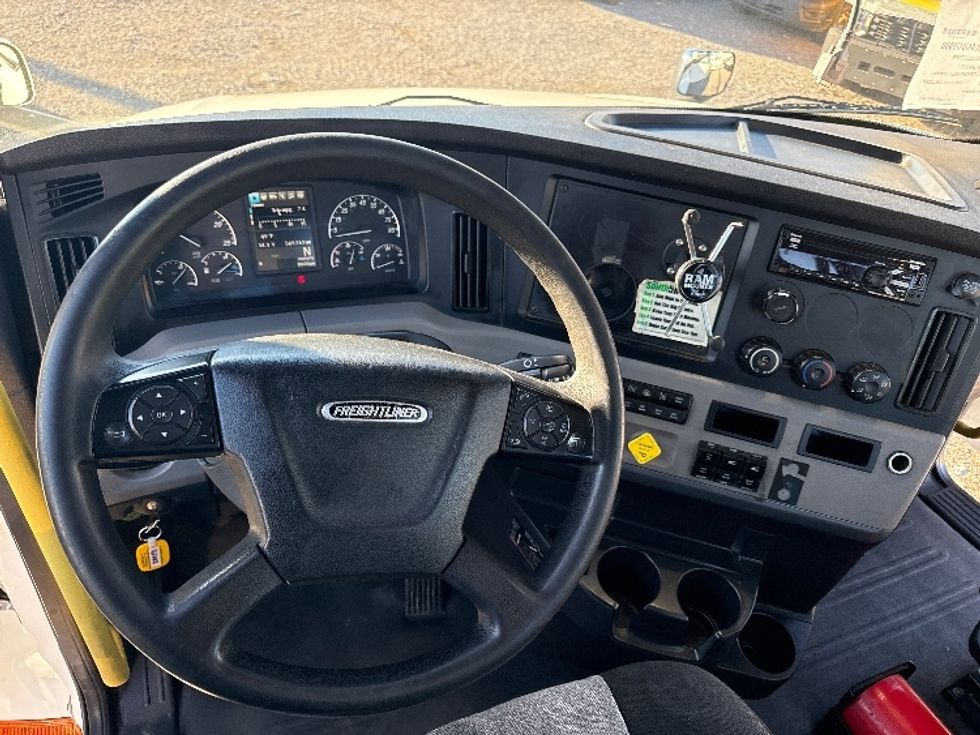 Day Cab Tractor-Heavy Duty Tractors-Freightliner-2020-T12664ST-Birmingham-AL-569,242\n\t\tmiles-$ 39,500 - Image 11