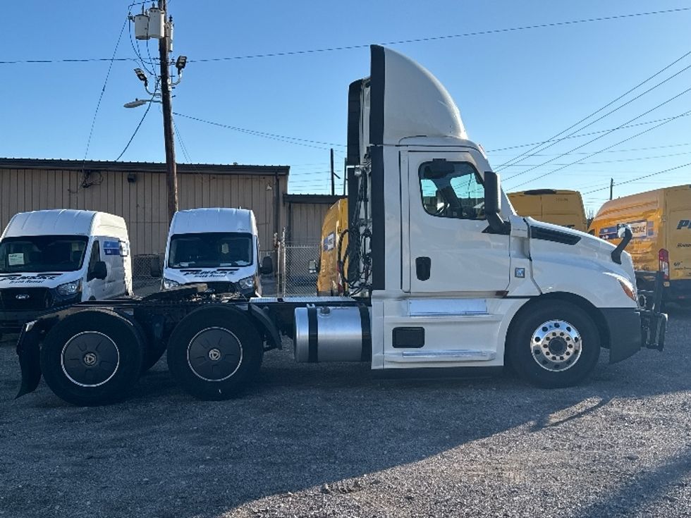 Day Cab Tractor-Heavy Duty Tractors-Freightliner-2020-T12664ST-Birmingham-AL-569,242\n\t\tmiles-$ 39,500 - Image 8