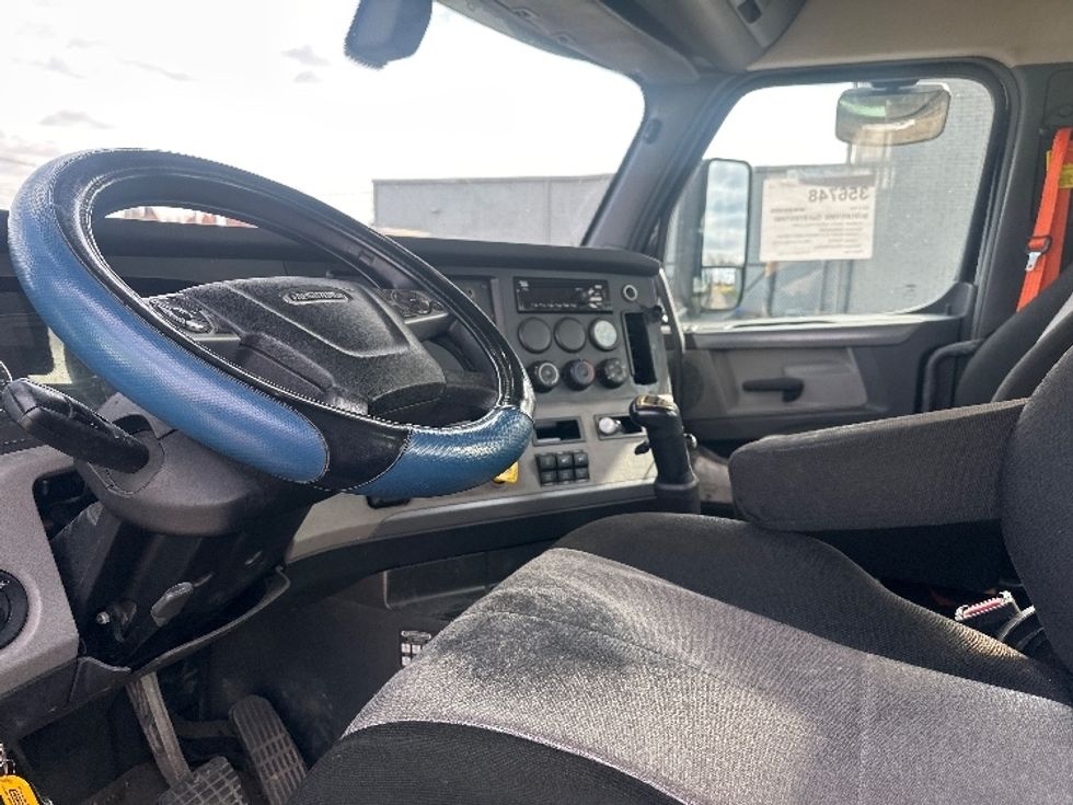 Day Cab Tractor-Heavy Duty Tractors-Freightliner-2020-T12664ST-Birmingham-AL-570,577\n\t\tmiles-$ 34,000 - Image 10