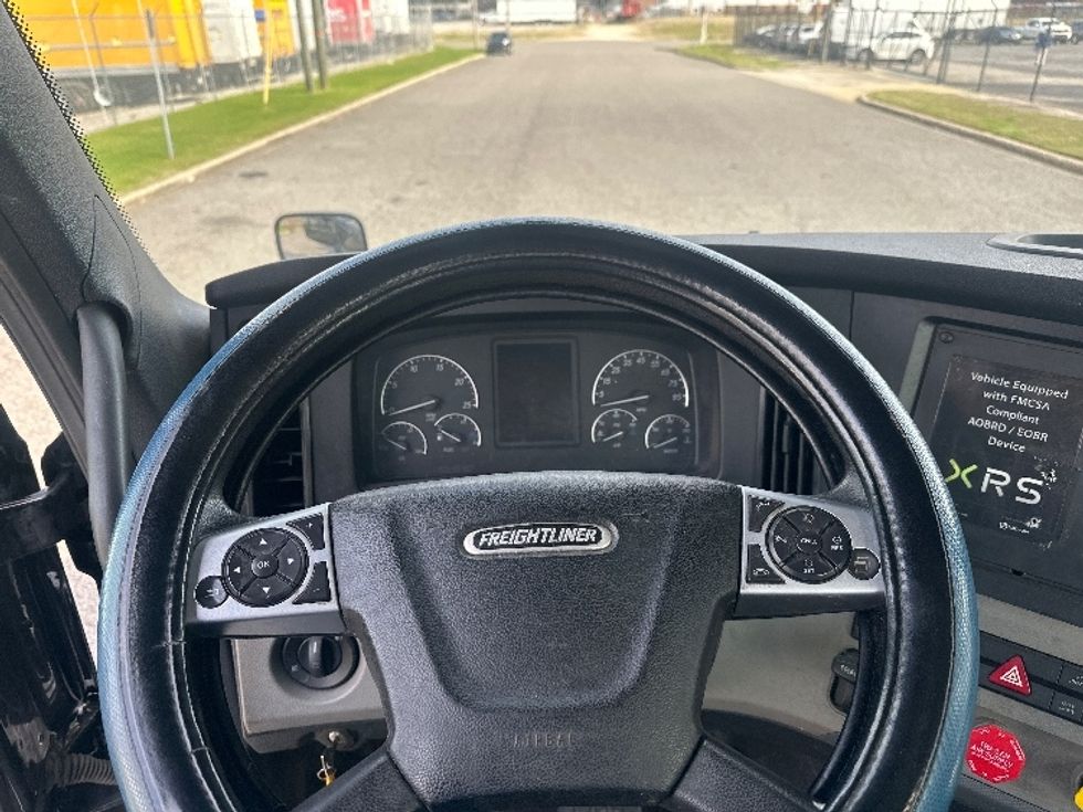 Day Cab Tractor-Heavy Duty Tractors-Freightliner-2020-T12664ST-Birmingham-AL-570,577\n\t\tmiles-$ 34,000 - Image 11