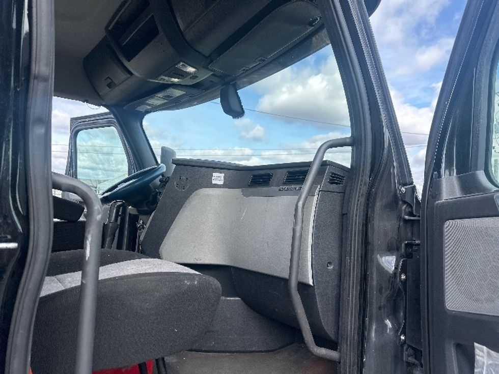 Day Cab Tractor-Heavy Duty Tractors-Freightliner-2020-T12664ST-Birmingham-AL-570,577\n\t\tmiles-$ 34,000 - Image 12