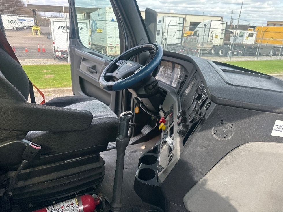 Day Cab Tractor-Heavy Duty Tractors-Freightliner-2020-T12664ST-Birmingham-AL-570,577\n\t\tmiles-$ 34,000 - Image 14