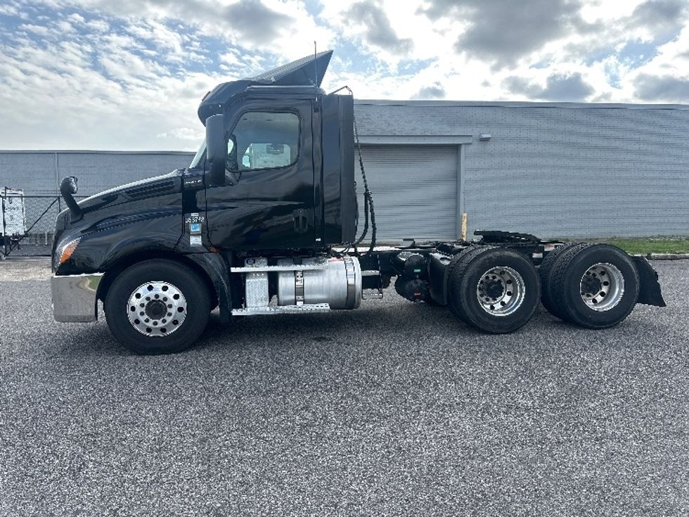Day Cab Tractor-Heavy Duty Tractors-Freightliner-2020-T12664ST-Birmingham-AL-570,577\n\t\tmiles-$ 34,000 - Image 4