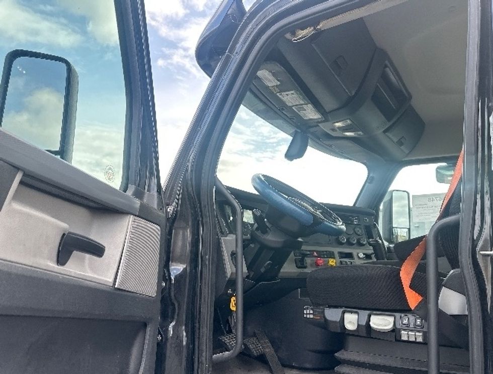 Day Cab Tractor-Heavy Duty Tractors-Freightliner-2020-T12664ST-Birmingham-AL-570,577\n\t\tmiles-$ 34,000 - Image 9