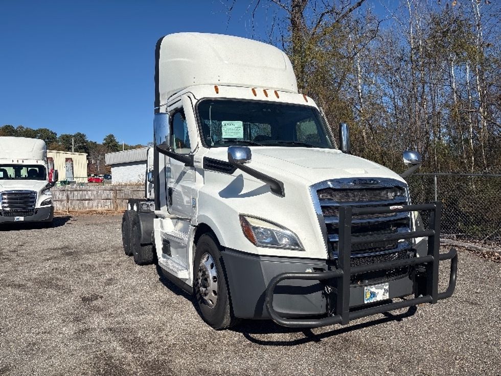 Day Cab Tractor-Heavy Duty Tractors-Freightliner-2020-T12664ST-Birmingham-AL-571,768\n\t\tmiles-$ 39,000 - Image 1
