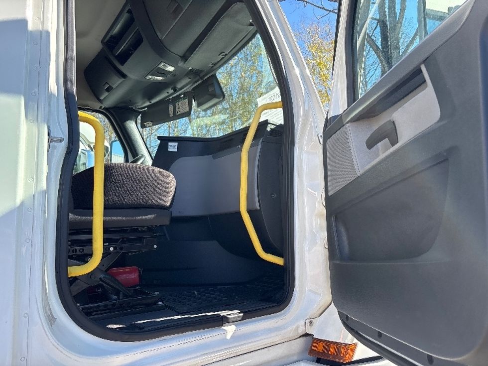 Day Cab Tractor-Heavy Duty Tractors-Freightliner-2020-T12664ST-Birmingham-AL-571,768\n\t\tmiles-$ 39,000 - Image 12