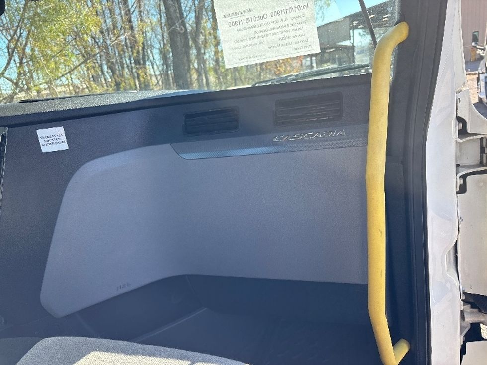 Day Cab Tractor-Heavy Duty Tractors-Freightliner-2020-T12664ST-Birmingham-AL-571,768\n\t\tmiles-$ 39,000 - Image 13