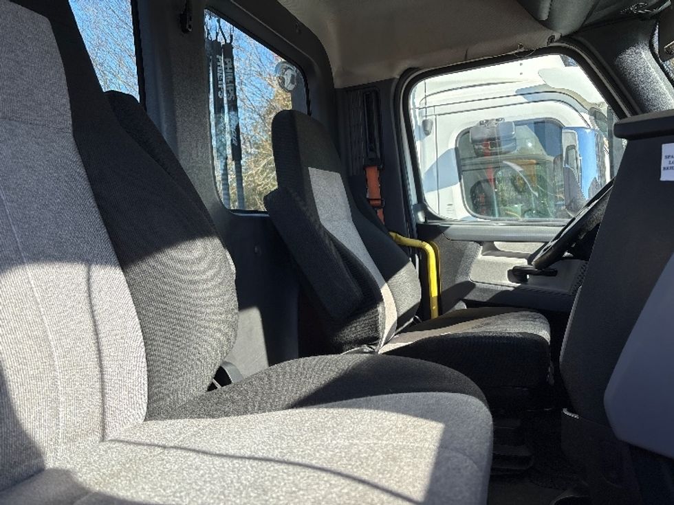 Day Cab Tractor-Heavy Duty Tractors-Freightliner-2020-T12664ST-Birmingham-AL-571,768\n\t\tmiles-$ 39,000 - Image 14