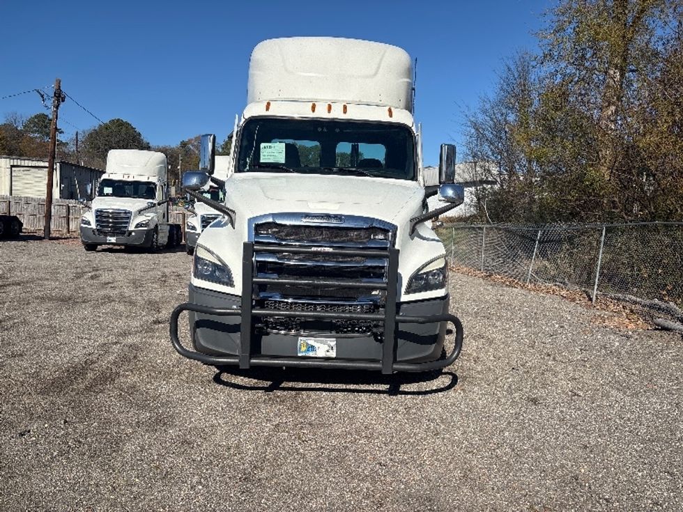 Day Cab Tractor-Heavy Duty Tractors-Freightliner-2020-T12664ST-Birmingham-AL-571,768\n\t\tmiles-$ 39,000 - Image 2