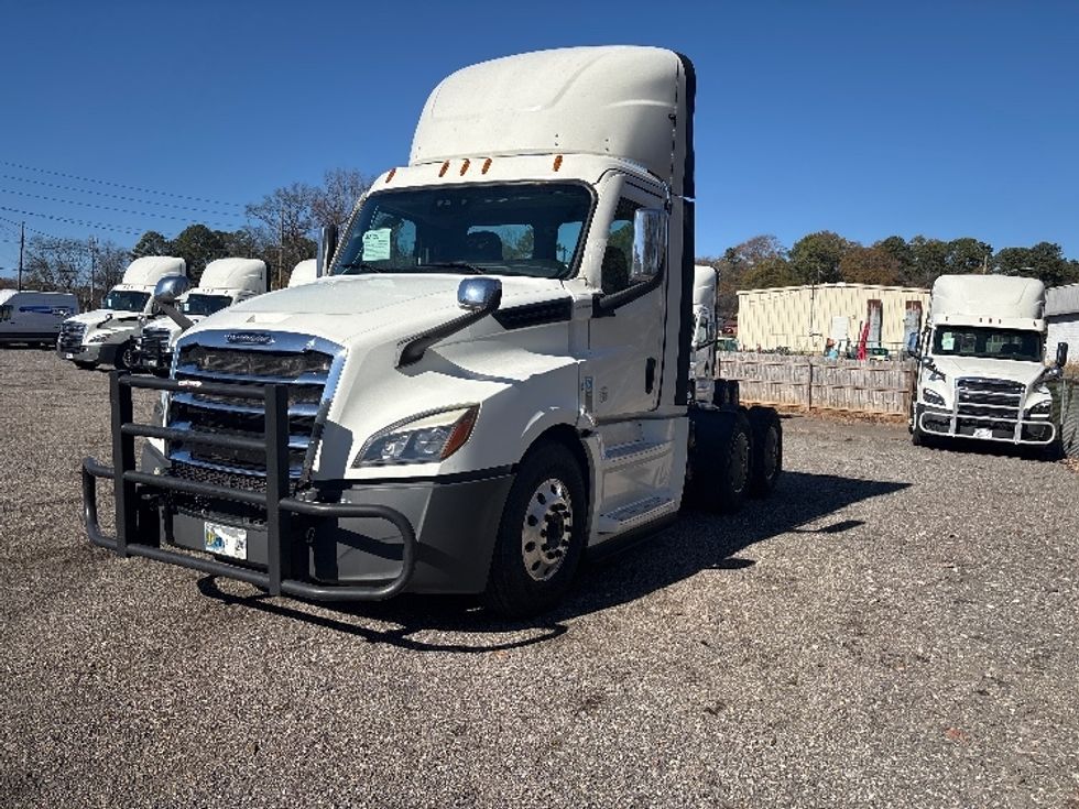 Day Cab Tractor-Heavy Duty Tractors-Freightliner-2020-T12664ST-Birmingham-AL-571,768\n\t\tmiles-$ 39,000 - Image 3
