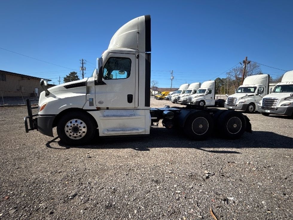 Day Cab Tractor-Heavy Duty Tractors-Freightliner-2020-T12664ST-Birmingham-AL-571,768\n\t\tmiles-$ 39,000 - Image 4