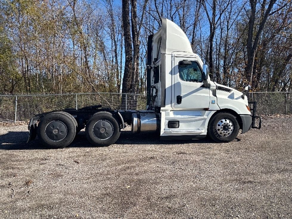 Day Cab Tractor-Heavy Duty Tractors-Freightliner-2020-T12664ST-Birmingham-AL-571,768\n\t\tmiles-$ 39,000 - Image 8