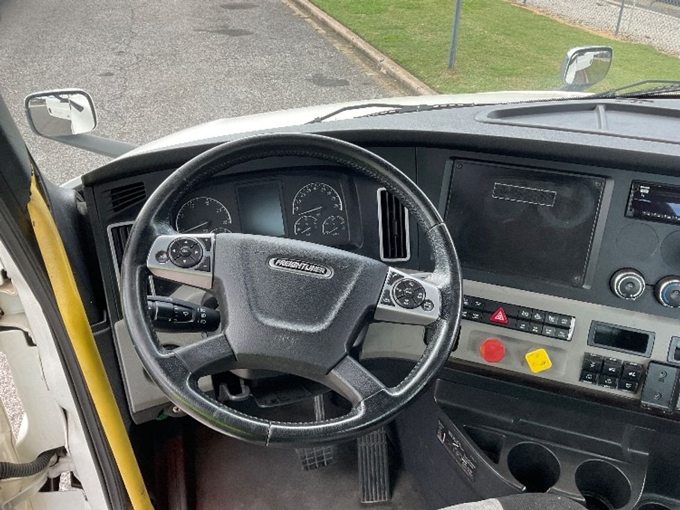 Day Cab Tractor-Heavy Duty Tractors-Freightliner-2020-T12664ST-Birmingham-AL-585,336\n\t\tmiles-$ 36,250 - Image 10