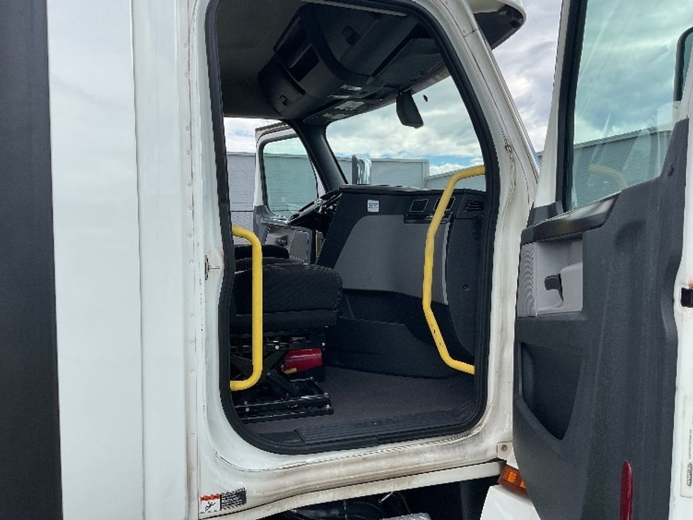 Day Cab Tractor-Heavy Duty Tractors-Freightliner-2020-T12664ST-Birmingham-AL-585,336\n\t\tmiles-$ 36,250 - Image 11