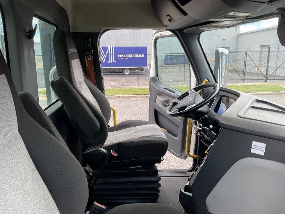 Day Cab Tractor-Heavy Duty Tractors-Freightliner-2020-T12664ST-Birmingham-AL-585,336\n\t\tmiles-$ 36,250 - Image 13