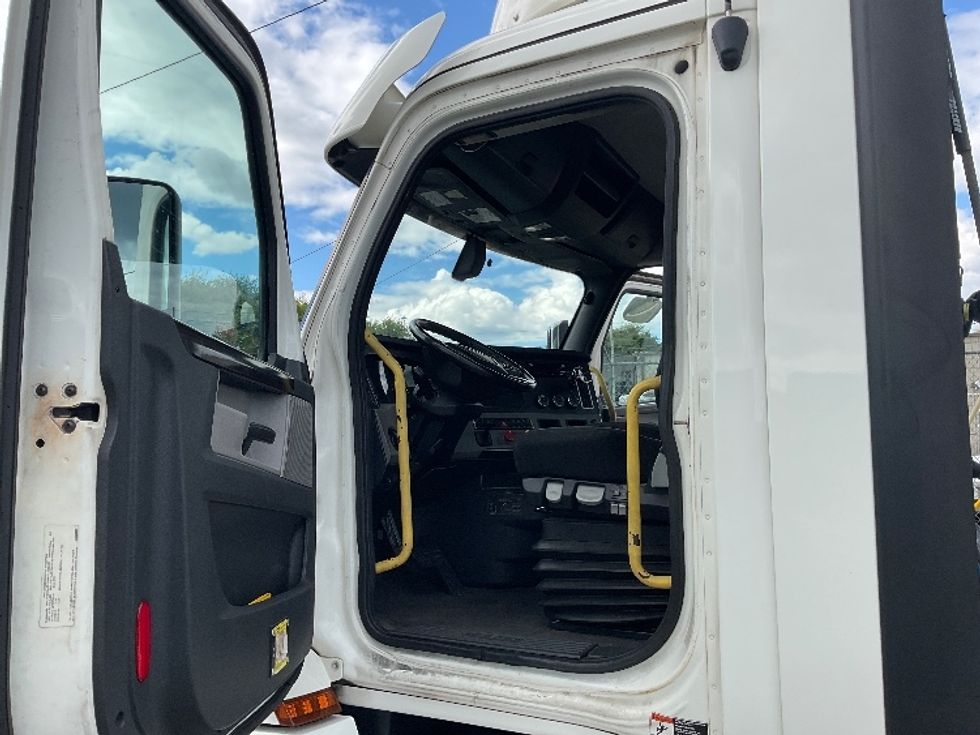 Day Cab Tractor-Heavy Duty Tractors-Freightliner-2020-T12664ST-Birmingham-AL-585,336\n\t\tmiles-$ 36,250 - Image 8