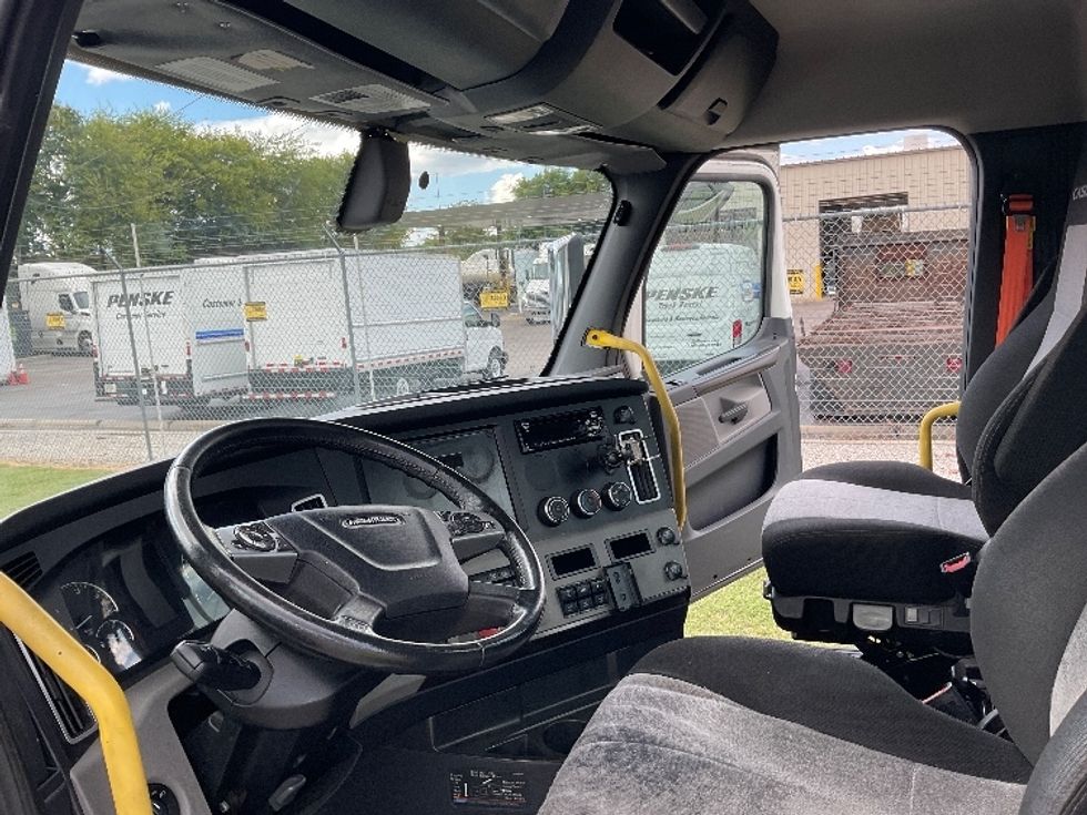 Day Cab Tractor-Heavy Duty Tractors-Freightliner-2020-T12664ST-Birmingham-AL-585,336\n\t\tmiles-$ 36,250 - Image 9