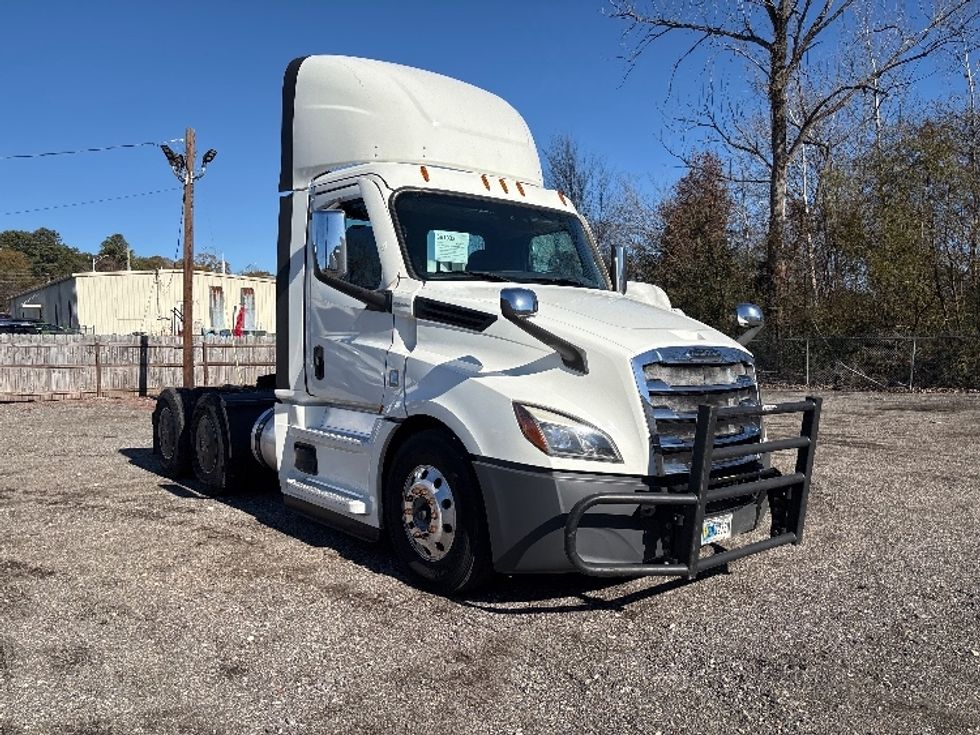 Day Cab Tractor-Heavy Duty Tractors-Freightliner-2020-T12664ST-Birmingham-AL-595,080\n\t\tmiles-$ 37,000 - Image 1