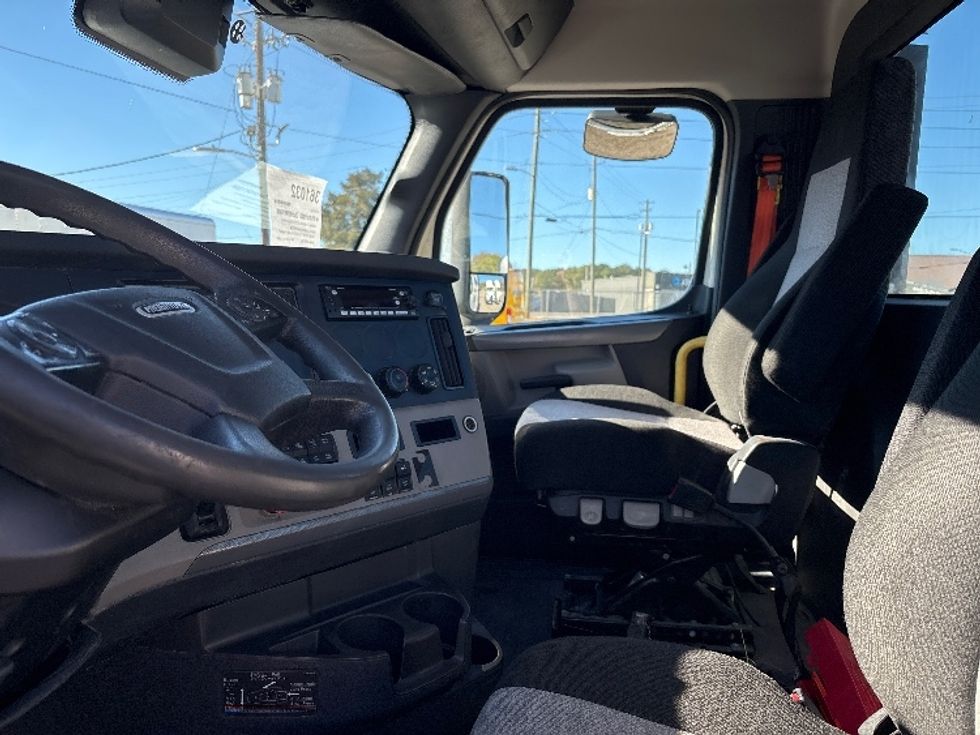 Day Cab Tractor-Heavy Duty Tractors-Freightliner-2020-T12664ST-Birmingham-AL-595,080\n\t\tmiles-$ 37,000 - Image 10