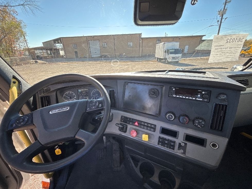 Day Cab Tractor-Heavy Duty Tractors-Freightliner-2020-T12664ST-Birmingham-AL-595,080\n\t\tmiles-$ 37,000 - Image 11