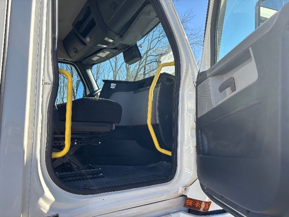 Day Cab Tractor-Heavy Duty Tractors-Freightliner-2020-T12664ST-Birmingham-AL-595,080\n\t\tmiles-$ 37,000 - Image 12