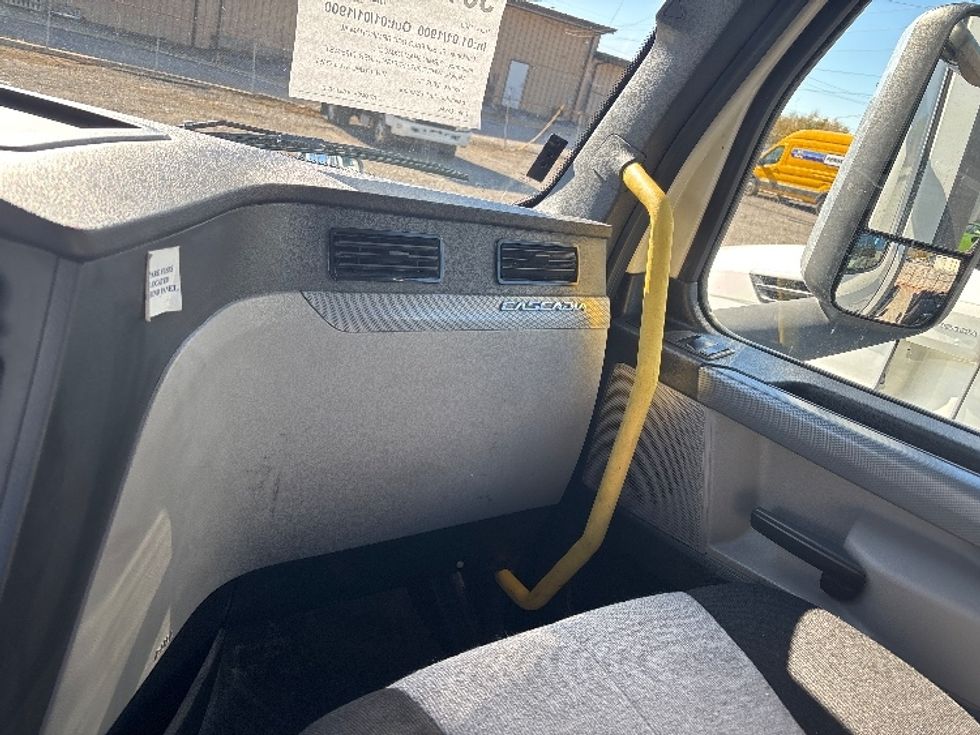 Day Cab Tractor-Heavy Duty Tractors-Freightliner-2020-T12664ST-Birmingham-AL-595,080\n\t\tmiles-$ 37,000 - Image 13