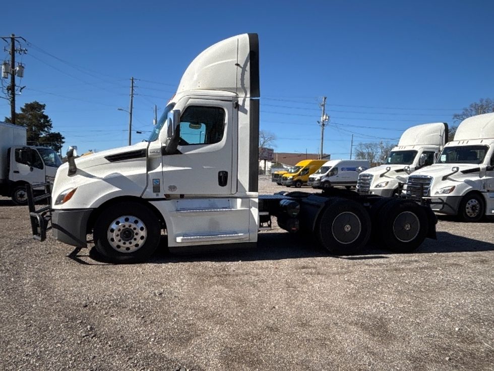Day Cab Tractor-Heavy Duty Tractors-Freightliner-2020-T12664ST-Birmingham-AL-595,080\n\t\tmiles-$ 37,000 - Image 4
