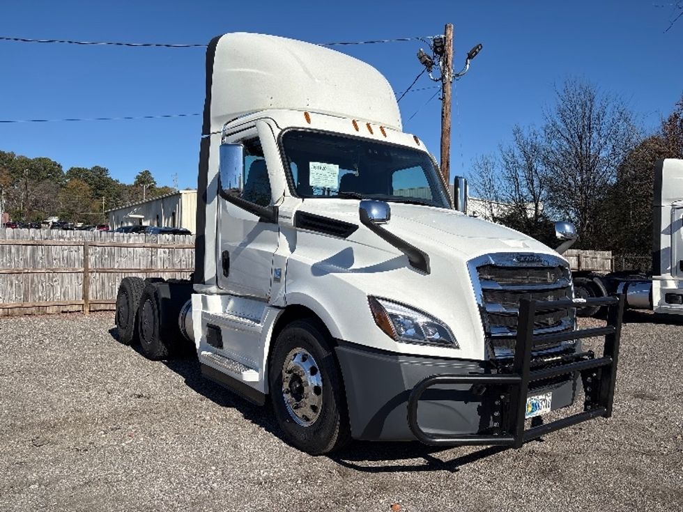 Day Cab Tractor-Heavy Duty Tractors-Freightliner-2020-T12664ST-Birmingham-AL-623,245\n\t\tmiles-$ 34,500 - Image 1