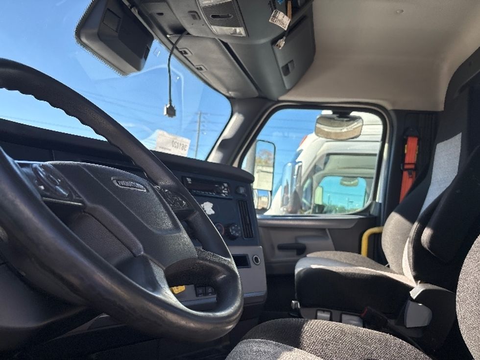 Day Cab Tractor-Heavy Duty Tractors-Freightliner-2020-T12664ST-Birmingham-AL-623,245\n\t\tmiles-$ 34,500 - Image 10