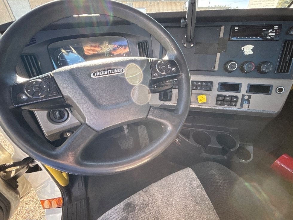 Day Cab Tractor-Heavy Duty Tractors-Freightliner-2020-T12664ST-Birmingham-AL-623,245\n\t\tmiles-$ 34,500 - Image 11
