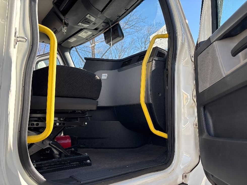 Day Cab Tractor-Heavy Duty Tractors-Freightliner-2020-T12664ST-Birmingham-AL-623,245\n\t\tmiles-$ 34,500 - Image 12