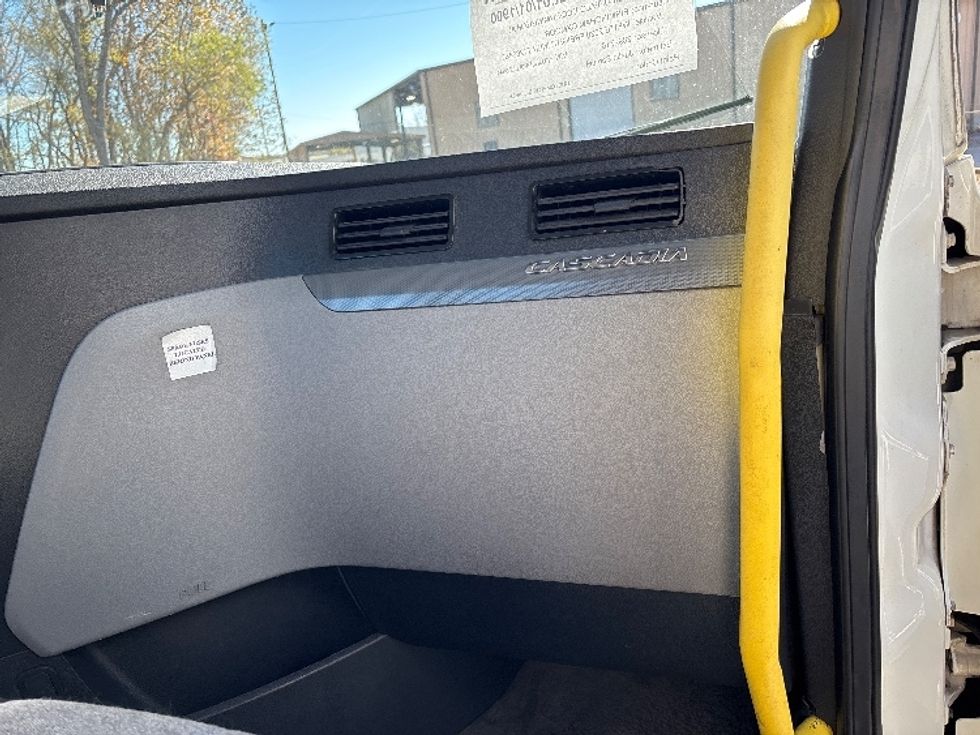 Day Cab Tractor-Heavy Duty Tractors-Freightliner-2020-T12664ST-Birmingham-AL-623,245\n\t\tmiles-$ 34,500 - Image 13