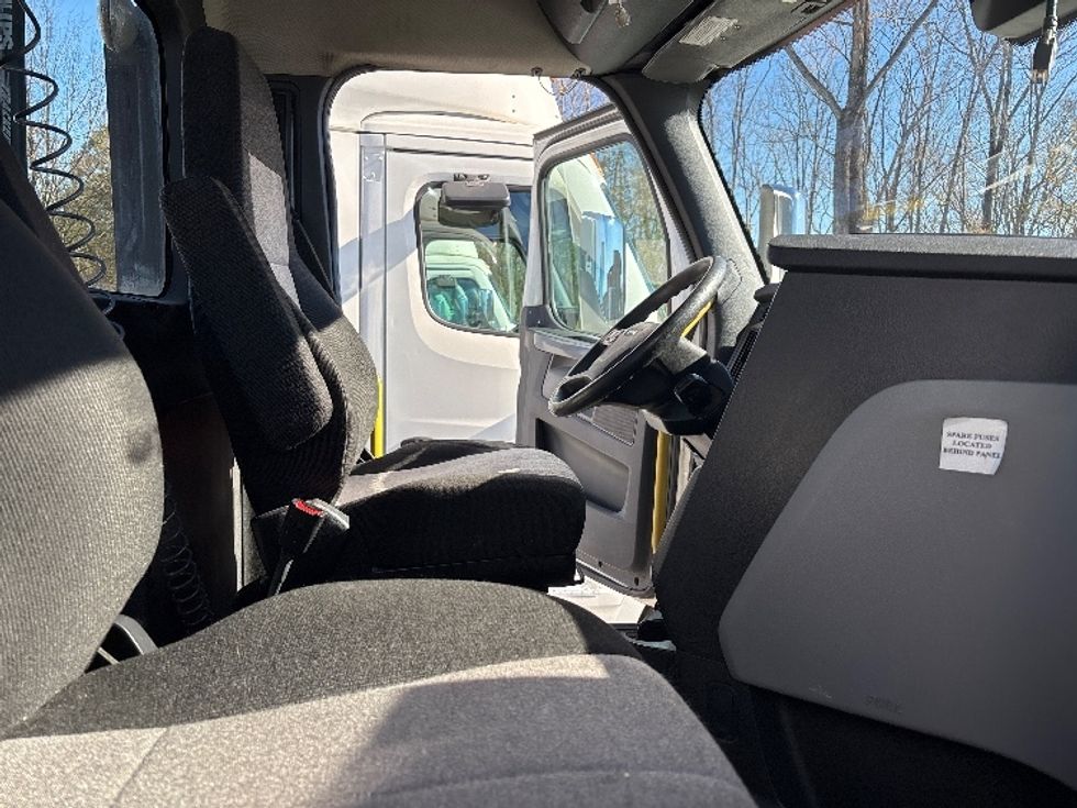 Day Cab Tractor-Heavy Duty Tractors-Freightliner-2020-T12664ST-Birmingham-AL-623,245\n\t\tmiles-$ 34,500 - Image 14