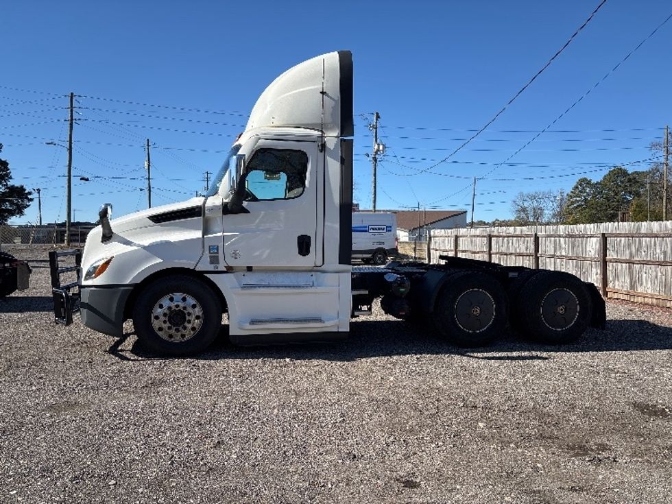 Day Cab Tractor-Heavy Duty Tractors-Freightliner-2020-T12664ST-Birmingham-AL-623,245\n\t\tmiles-$ 34,500 - Image 4