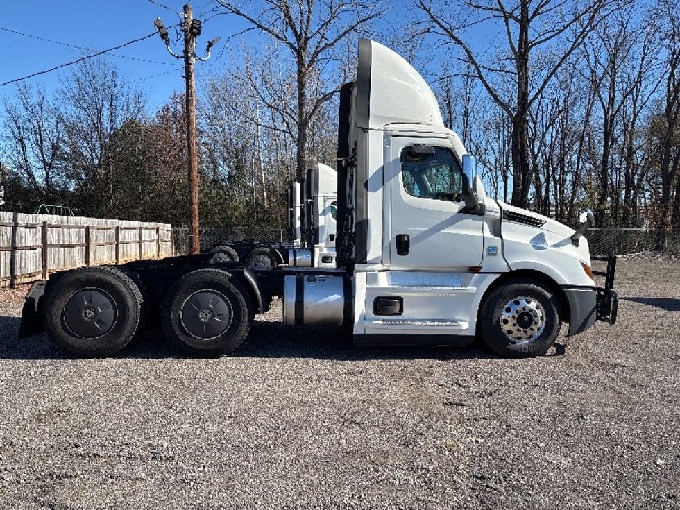 Day Cab Tractor-Heavy Duty Tractors-Freightliner-2020-T12664ST-Birmingham-AL-623,245\n\t\tmiles-$ 34,500 - Image 8