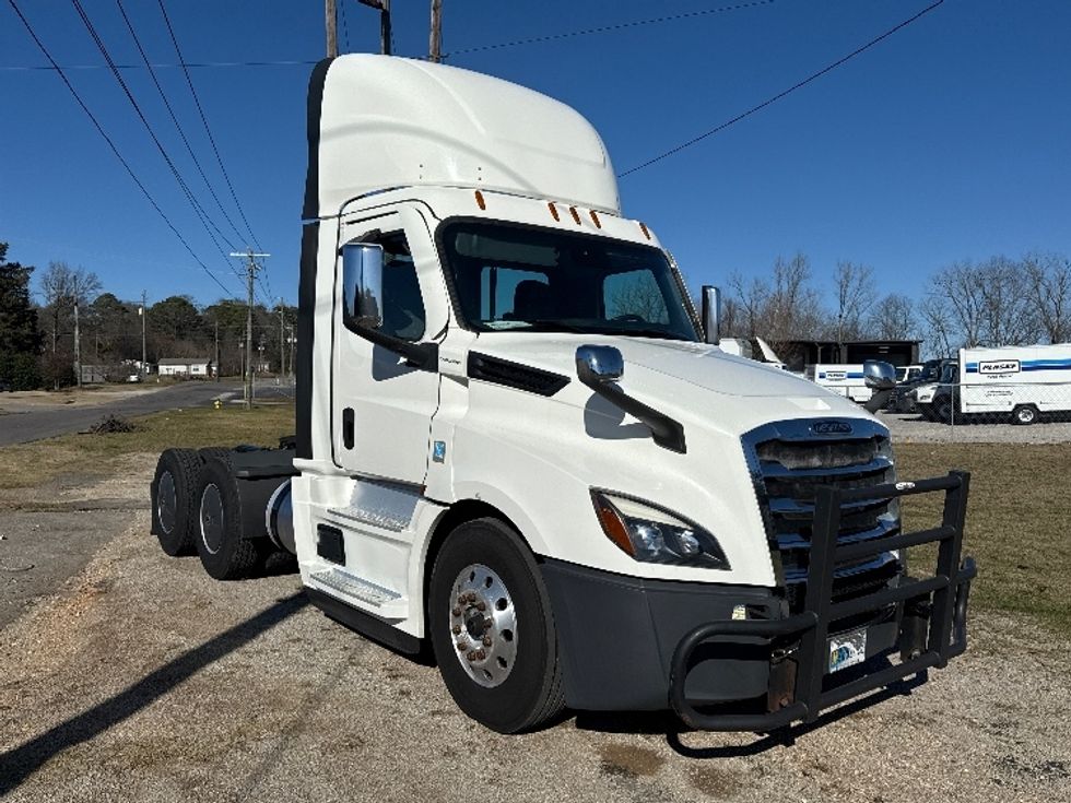 Day Cab Tractor-Heavy Duty Tractors-Freightliner-2020-T12664ST-Birmingham-AL-644,111\n\t\tmiles-$ 31,750 - Image 1