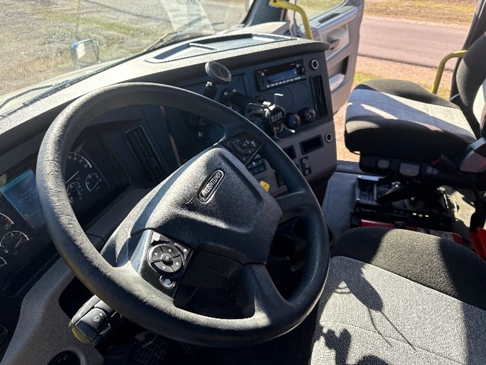 Day Cab Tractor-Heavy Duty Tractors-Freightliner-2020-T12664ST-Birmingham-AL-644,111\n\t\tmiles-$ 31,750 - Image 10