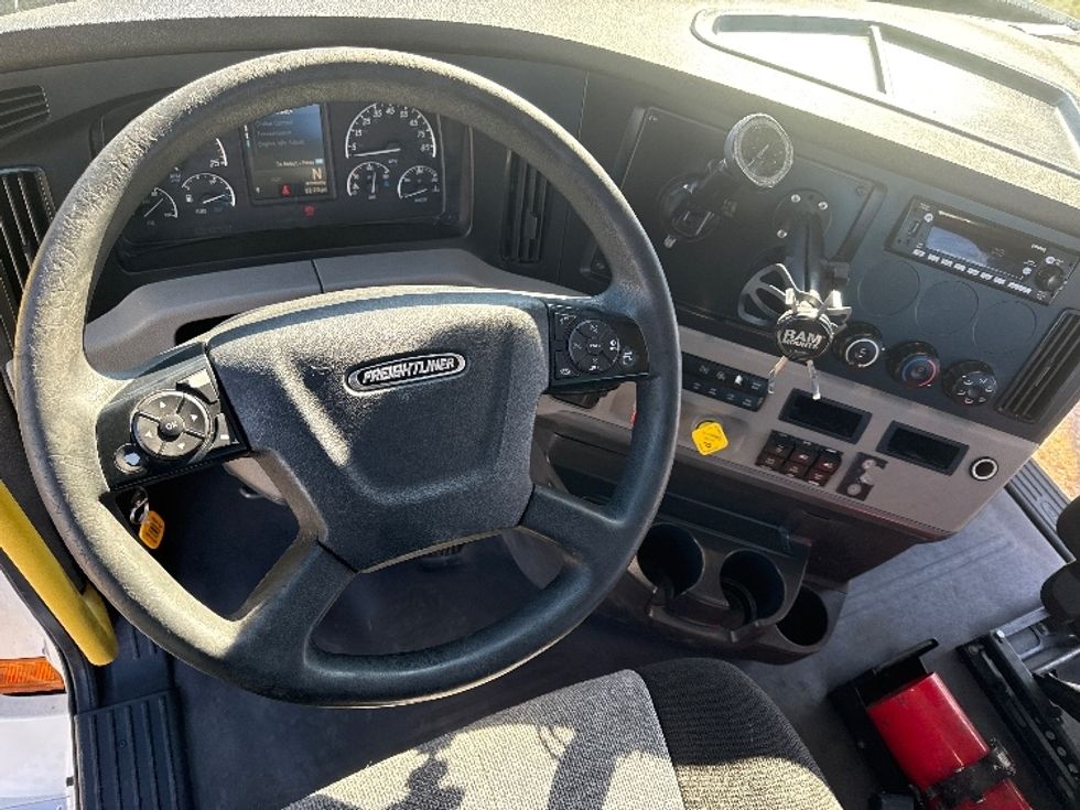Day Cab Tractor-Heavy Duty Tractors-Freightliner-2020-T12664ST-Birmingham-AL-644,111\n\t\tmiles-$ 31,750 - Image 11