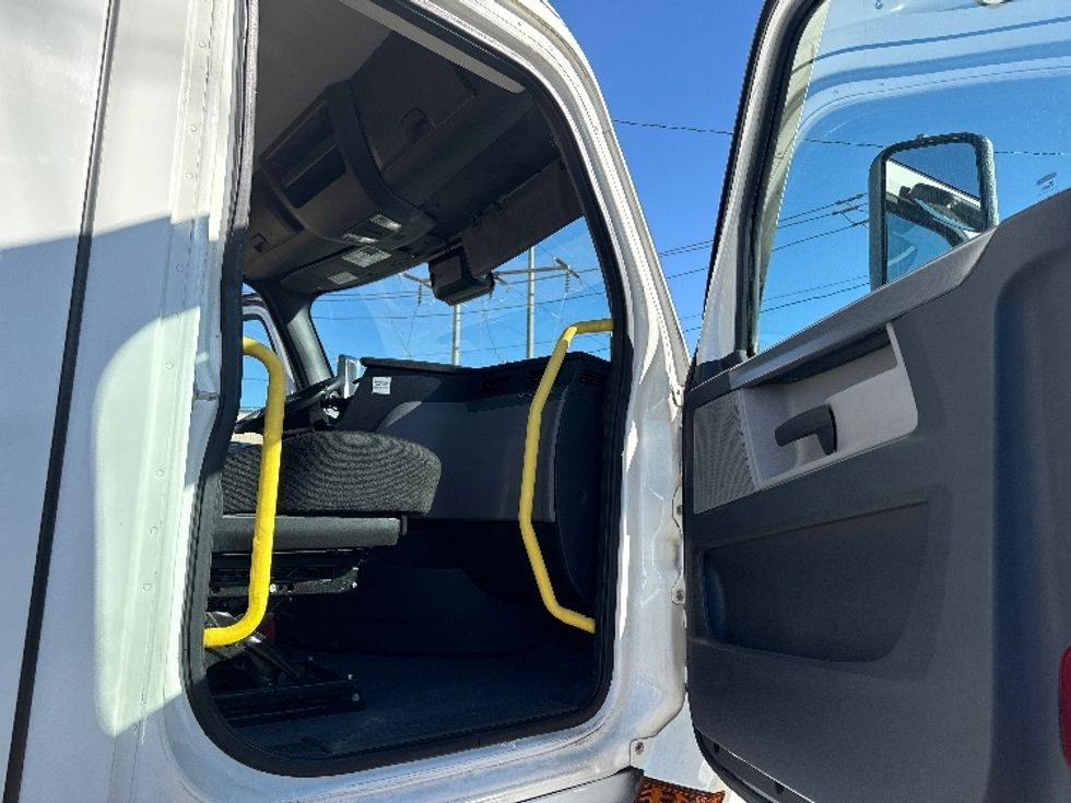 Day Cab Tractor-Heavy Duty Tractors-Freightliner-2020-T12664ST-Birmingham-AL-644,111\n\t\tmiles-$ 31,750 - Image 12